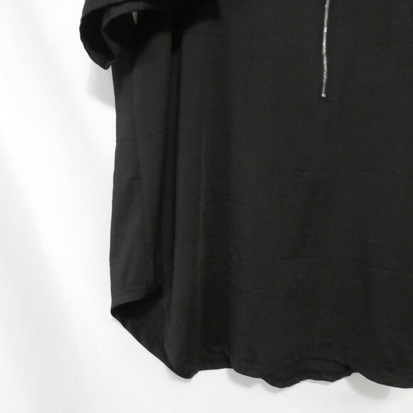 SHEIN - Curve | 2XL | Black Short Sleeve Top With White Stripes and Zipper - Picture 6 of 13
